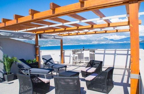 Slatine Apartment | Adriatic House Ap 3; top floor luxury new apartment in Slatine, near Trogir