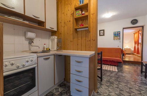 Jadranovo Apartment | Affordable flat only 500 metres to the beach with private terrace, barbecue - dog-friendly