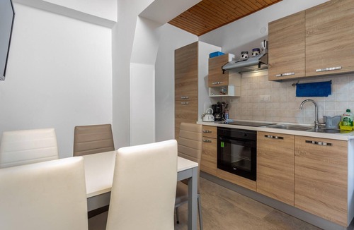 Barbat na Rabu Apartment | Amazing apartment in Barbat with swimming pool