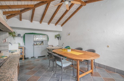 Cizici Apartment | Amazing apartment in Cizici with house sea view