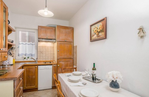 Cizici Apartment | Amazing apartment in Cizici with house sea view