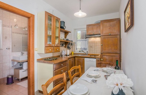 Cizici Apartment | Amazing apartment in Cizici with house sea view
