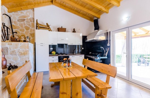 Vodovađa Apartment | Amazing apartment in Dubravka with sauna