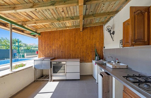 Skradin Apartment | Amazing apartment in Dubravice