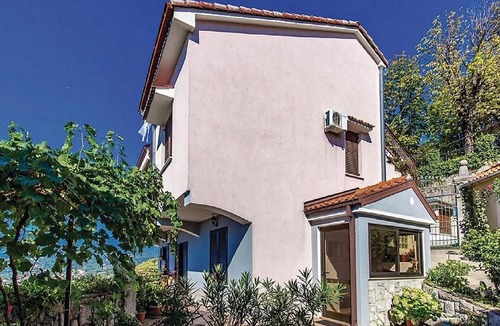 Kastav Apartment | Amazing apartment in Kastav with house sea view