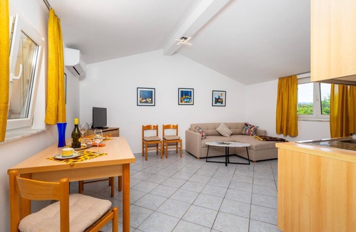 Sveti Ivan Dobrinjski Apartment | Amazing apartment in Malinska with WiFi