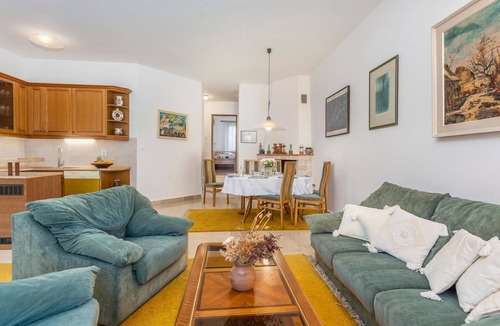 Njivice Apartment | Amazing apartment in Njivice with WiFi