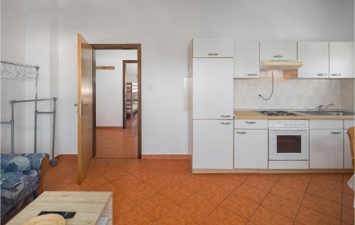 Mugeba Apartment | Amazing Apartment In Porec With Wifi