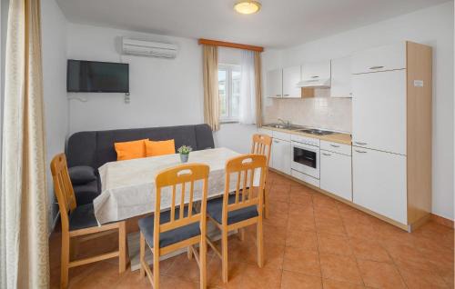 Mugeba Apartment | Amazing Apartment In Porec With House Sea View