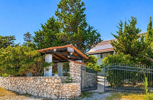 Smokvica Apartment | Amazing apartment in Smokvica with WiFi