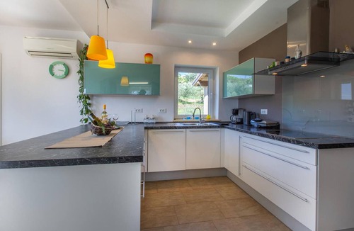 Piran Apartment | Amazing apartment in Secovlje with house sea view