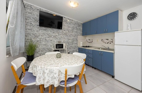 Jesenice House | Amazing home in Suhi Potok-Jesenice