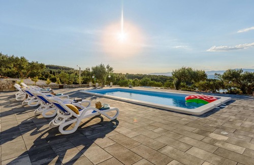 Supetar House | Amazing home in Splitska-Supetar