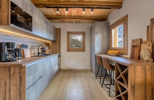 Gospic House | Amazing home in Barlete with sauna
