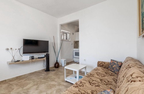 Cesarica House | Amazing home in Cesarica with WiFi