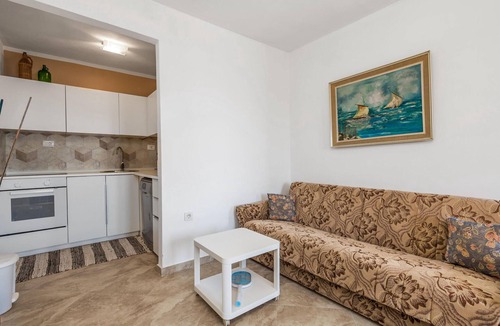 Cesarica House | Amazing home in Cesarica with WiFi