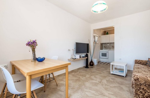 Cesarica House | Amazing home in Cesarica with WiFi