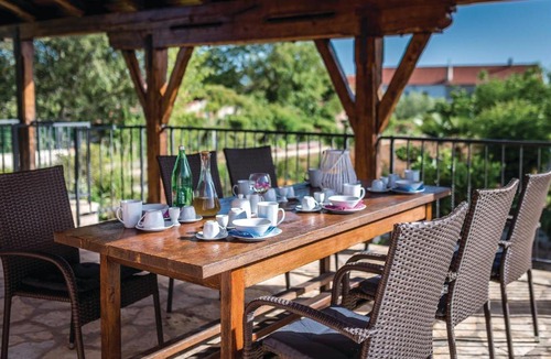 Cista Velika House | Amazing Home In Cista Velika