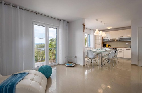 Crikvenica House | Amazing home in Dramalj