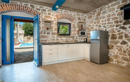 Drnis House | Amazing Home In Drnis