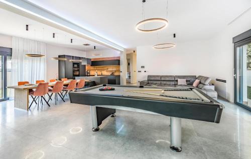 Fazana House | Amazing Home In Fazana With Sauna