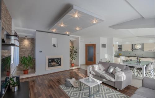 Imotski House | Amazing Home In Gornji Vinjani
