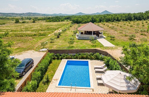 Polaca House | Amazing home in Lisane Tinjske