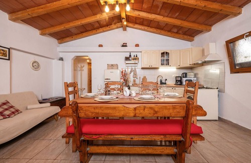 Jadreski House | Amazing home in Jadreski with private swimming pool, can be inside or outside