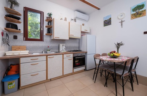 Kavran House | Amazing home in Kavran with WiFi