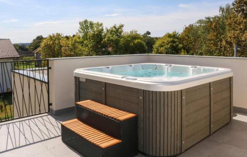 Stupnik House | Amazing Home In Kerestinec With Wifi