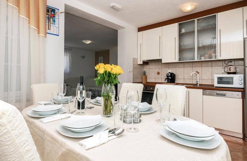 Lokvicici House | Amazing home in Lokvicici