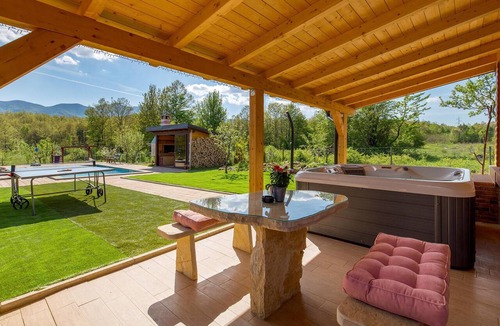 Lovinac House | Amazing home in Lovinac with sauna