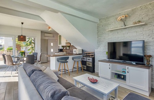 Maslenica House | Amazing home in Maslenica with private swimming pool, can be inside or outside