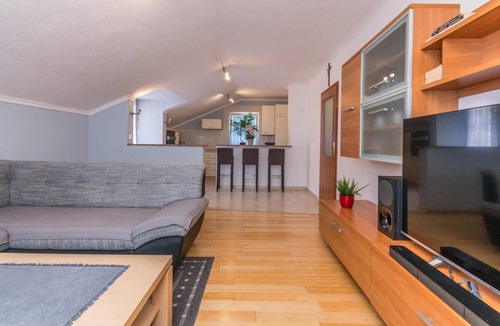 Benkovac House | Amazing home in Miranje