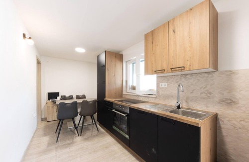 Neoric House | Amazing home in Muc Gornji