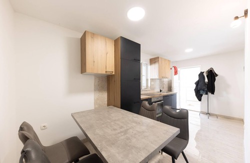 Neoric House | Amazing home in Muc Gornji