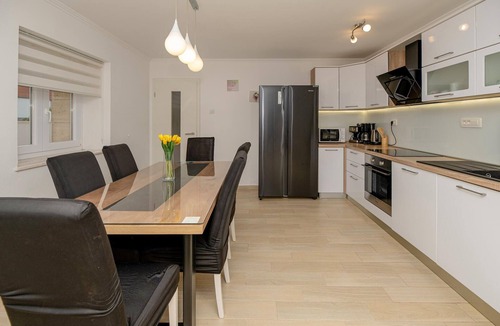 Velim House | Amazing home in Nadin
