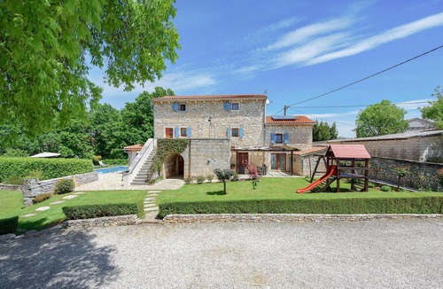 Pamici House | Amazing home in Pamici