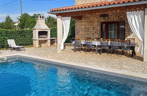 Pamici House | Amazing home in Pamici