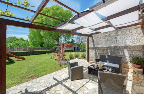 Pamici House | Amazing home in Pamici