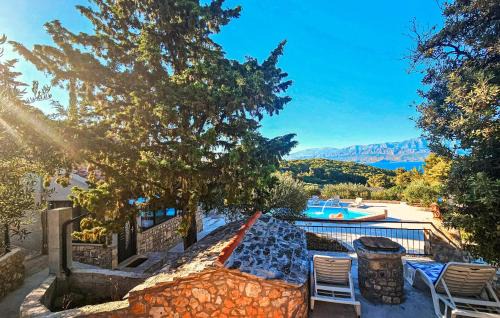 Splitska House | Amazing Home In Postira