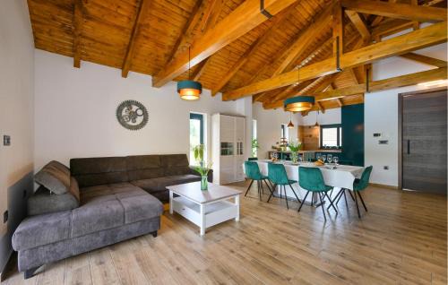 Puscine House | Amazing Home In Puscine With Sauna