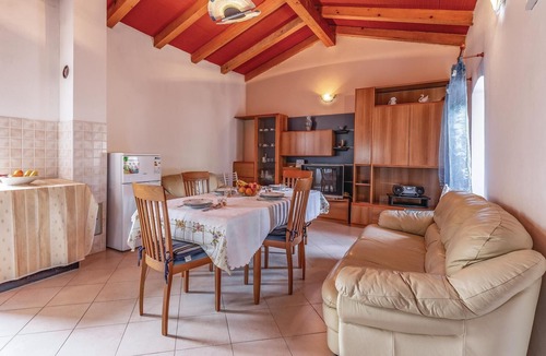 Rakotule House | Amazing home in Rakotule with WiFi