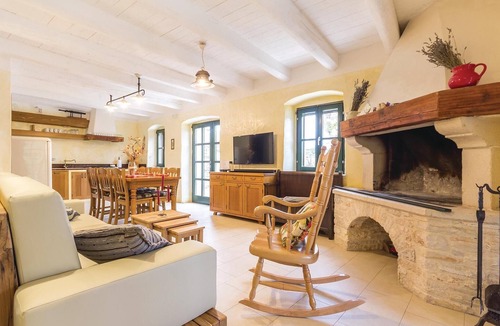 Sisan House | Amazing home in Sisan