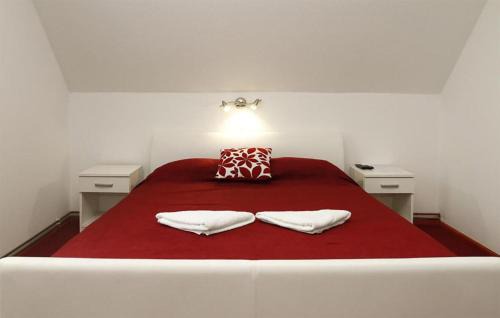 Smoljanac House | Amazing Home In Smoljanac