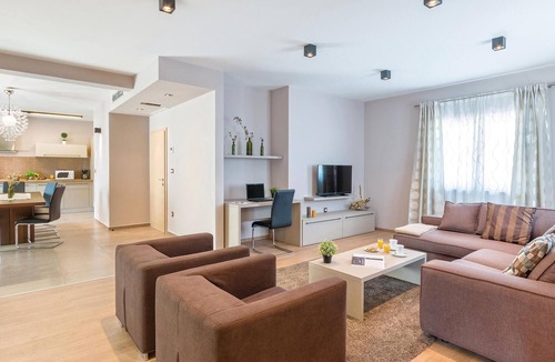 Heki House | Amazing home in Trosti
