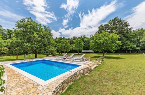 Valtura House | Amazing home in Valtura