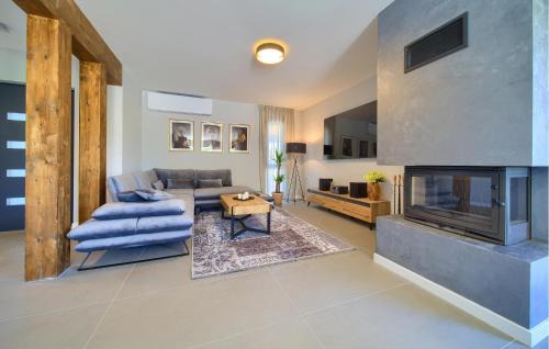 Vrh House | Amazing Home In Vrh With Sauna