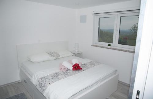 Bostanj Apartment | Apartma Lara