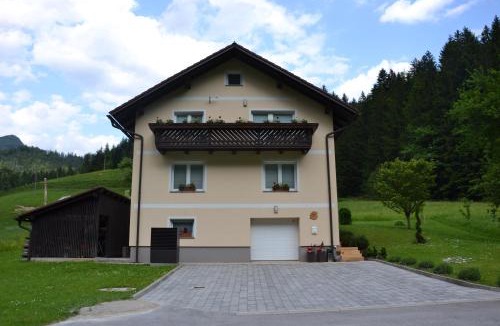 Luce Apartment | Apartma ob potoku